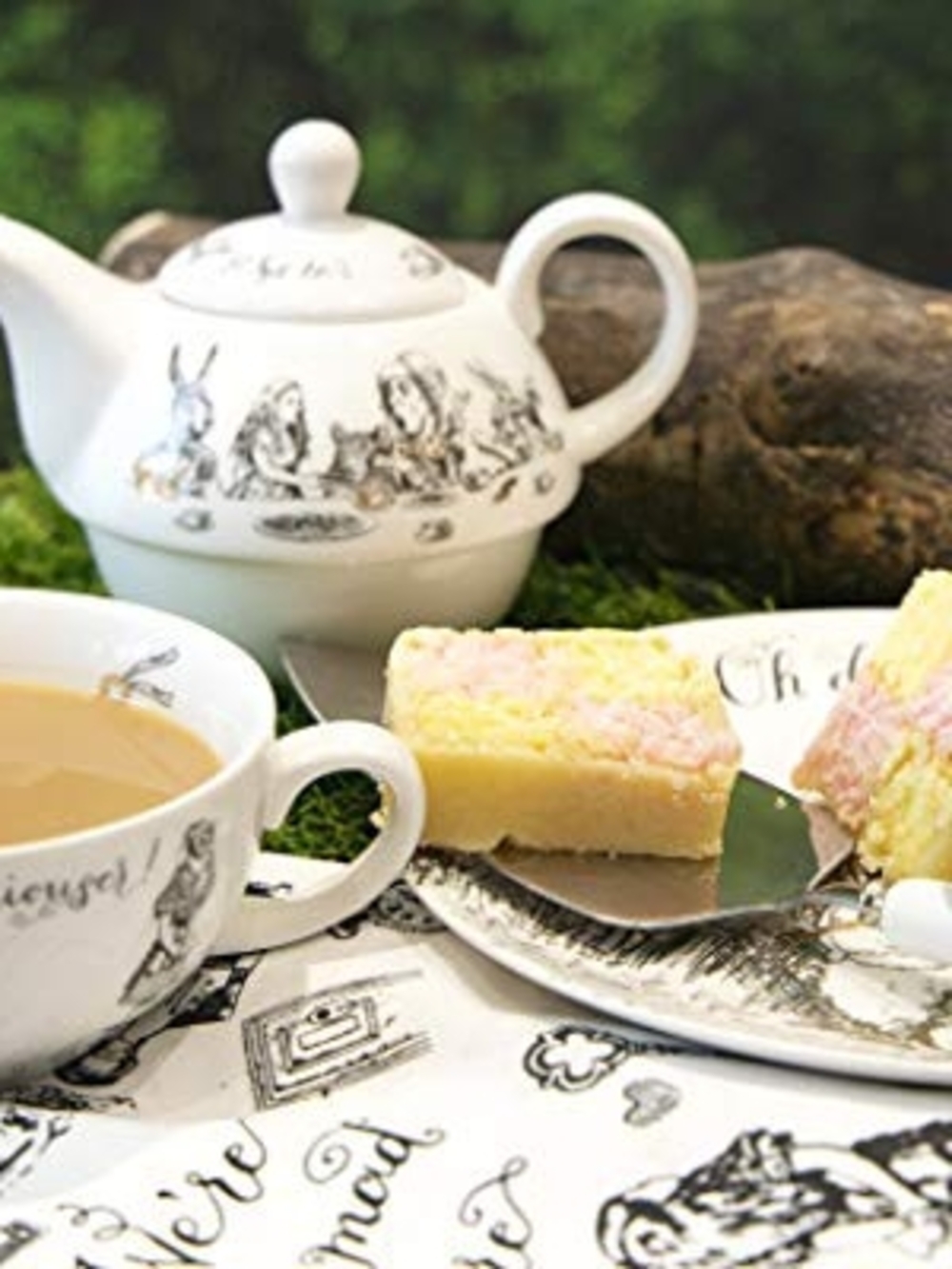 Alice In Wonderland Tea For One Set - Picture 12 of 12
